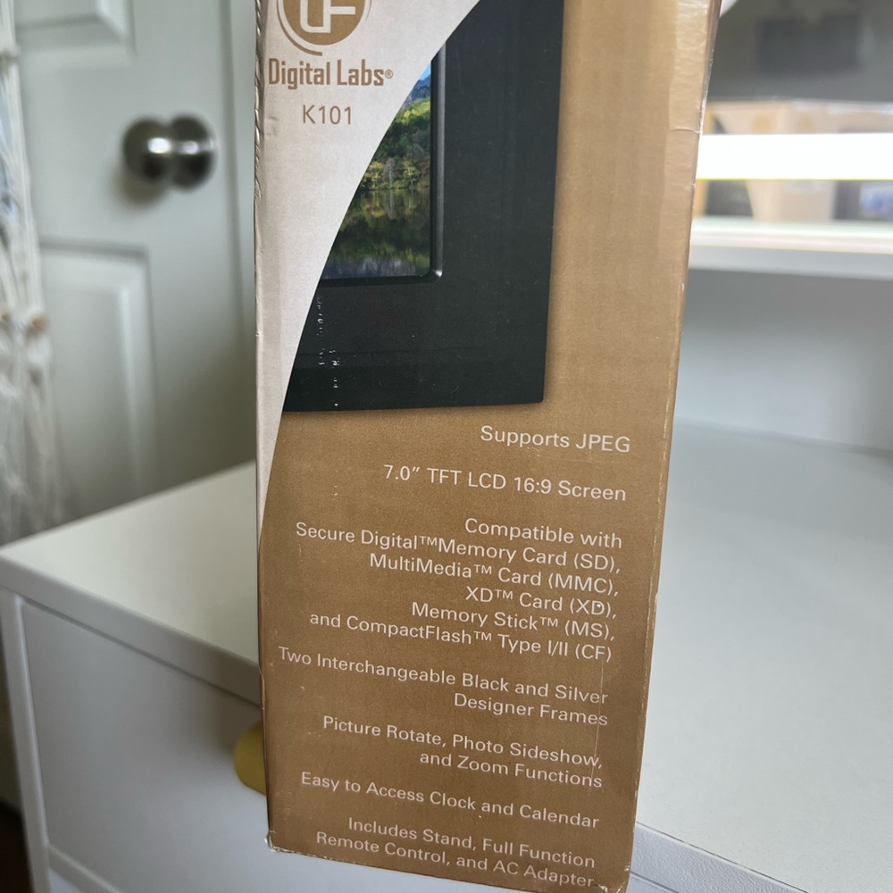 Digital Labs K101 7" Digital Photo Frame in Black - Picture 4 of 9